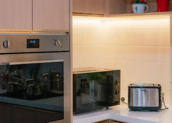 Prime Sukhumvit Modern Home, Phrom Phong Bts, Em District, Up To 14 Guests